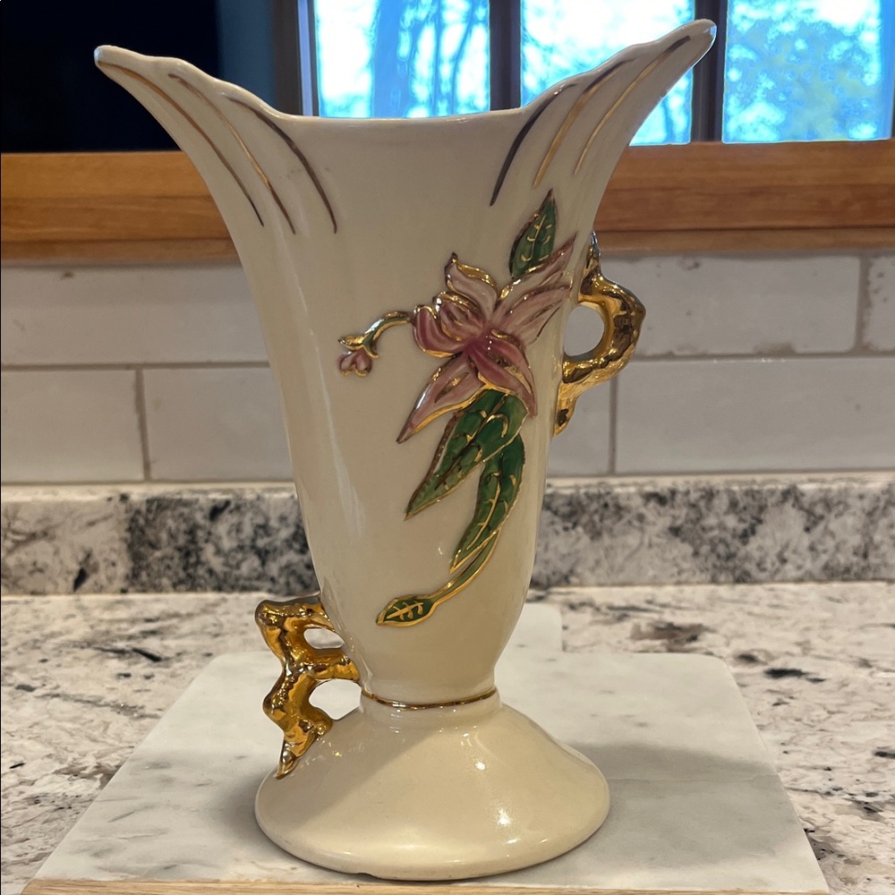 RARE! Vintage HULL! Woodland Lily Vase with Gold Accents
